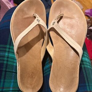 Olukai Women’s Cream Leather Thong Sandals